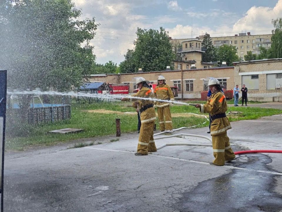 На спортивной базе 28-й пожарно-спасательной части в городе Видное состоялись ежегодные соревнования по пожарно-спасательному спорту среди подразделений добровольных пожарных формирований муниципальных учреждений и объектов... На спортивной базе 28-й пожарно-спасательной части в городе Видное состоялись ежегодные соревнования по пожарно-спасательному спорту среди подразделений добровольных пожарных формирований муниципальных учреждений и объектов...