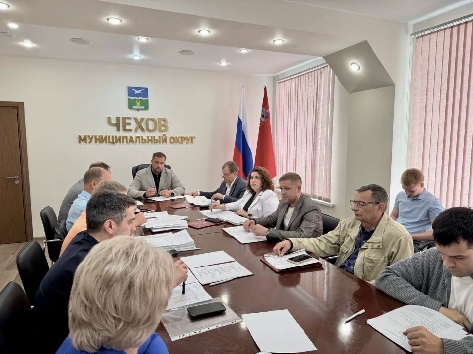 Михаил Собакин: В ходе Часа по ЖКХ совместно с представителями ресурсоснабжающих организаций, соцблоком и управляющими компаниями обсудили подготовку к следующему отопительному сезону (ОЗП)
