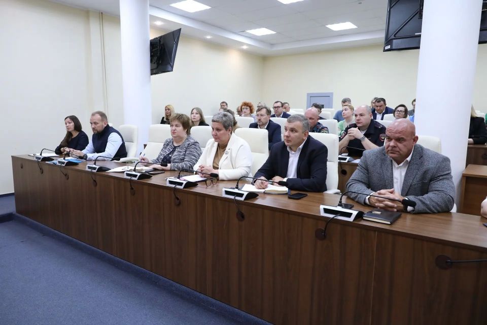 Оперативное совещание в Долгопрудном: трудоустройство подростков и обращения в МЦУР Оперативное совещание в Долгопрудном: трудоустройство подростков и обращения в МЦУР