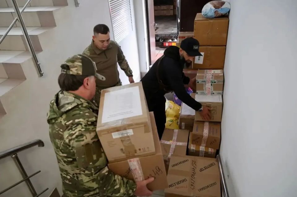 Сотрудники поликлиники №5 собрали гуманитарную помощь для бойцов СВО Сотрудники поликлиники №5 собрали гуманитарную помощь для бойцов СВО