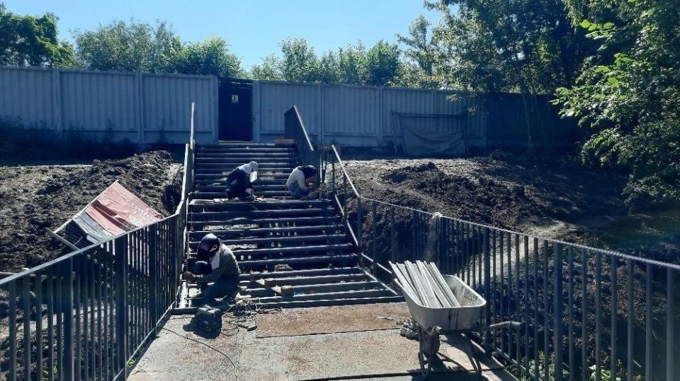 Вблизи сквера на Рощинской улице продолжается благоустройство набережной реки Учи в Ивантеевке Вблизи сквера на Рощинской улице продолжается благоустройство набережной реки Учи в Ивантеевке
