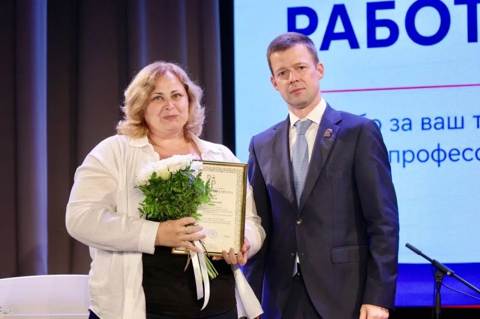 Сергей Юров: В преддверии Дня медицинского работника вместе с председателем Московской областной Думы Игорем Юрьевичем Брынцаловым поздравили врачей, медицинских сестер, фельдшеров, сотрудников скорой помощи и всех, кто... Сергей Юров: В преддверии Дня медицинского работника вместе с председателем Московской областной Думы Игорем Юрьевичем Брынцаловым поздравили врачей, медицинских сестер, фельдшеров, сотрудников скорой помощи и всех, кто...