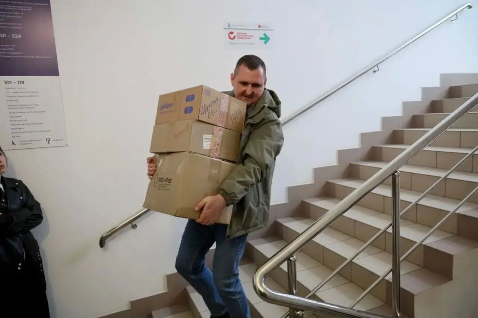 Сотрудники поликлиники №5 собрали гуманитарную помощь для бойцов СВО Сотрудники поликлиники №5 собрали гуманитарную помощь для бойцов СВО