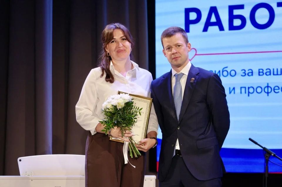 Сергей Юров: В преддверии Дня медицинского работника вместе с председателем Московской областной Думы Игорем Юрьевичем Брынцаловым поздравили врачей, медицинских сестер, фельдшеров, сотрудников скорой помощи и всех, кто... Сергей Юров: В преддверии Дня медицинского работника вместе с председателем Московской областной Думы Игорем Юрьевичем Брынцаловым поздравили врачей, медицинских сестер, фельдшеров, сотрудников скорой помощи и всех, кто...