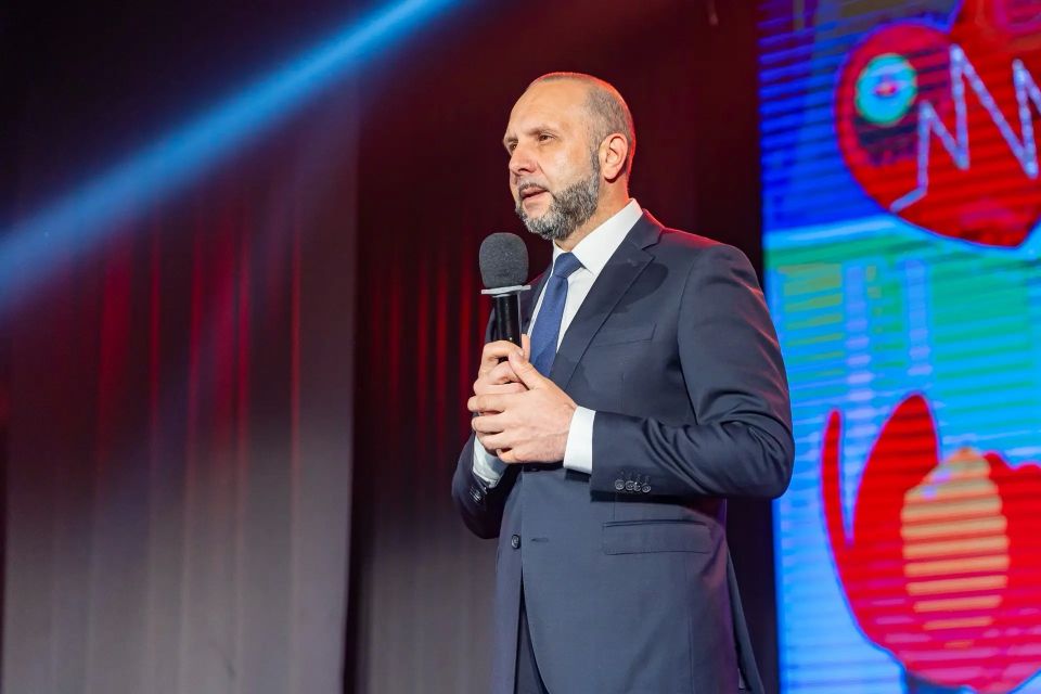 Руслан Заголовацкий: Люди в белых халатах. Ежедневно работники здравоохранения стоят на страже здоровья и жизни людей Руслан Заголовацкий: Люди в белых халатах. Ежедневно работники здравоохранения стоят на страже здоровья и жизни людей