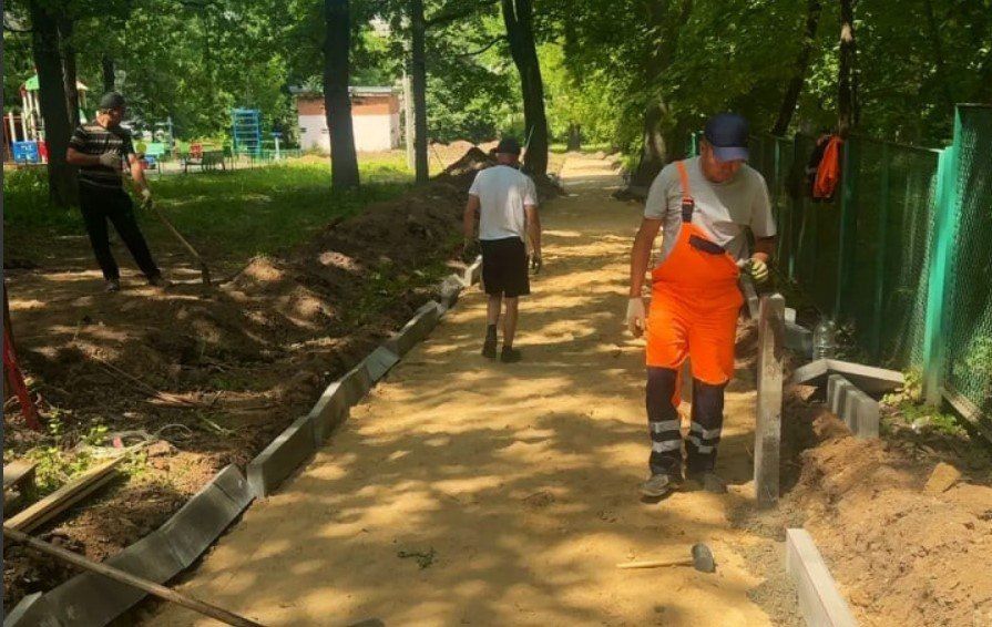 В Подольске продолжается благоустройство пешеходных коммуникаций в рамках программы губернатора Московской области «Пешком» В Подольске продолжается благоустройство пешеходных коммуникаций в рамках программы губернатора Московской области «Пешком»