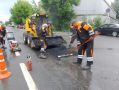 В городе продолжаются ремонтные работы по восстановлению дорожного полотна