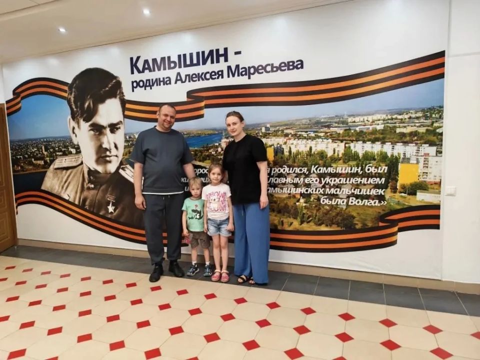 СОТРУДНИКИ УПРАВЛЕНИЯ ПОЧТИЛИ ПАМЯТЬ ГЕРОЯ СОВЕТСКОГО СОЮЗА АЛЕКСЕЯ МАРЕСЬЕВА НА ЕГО МАЛОЙ РОДИНЕ СОТРУДНИКИ УПРАВЛЕНИЯ ПОЧТИЛИ ПАМЯТЬ ГЕРОЯ СОВЕТСКОГО СОЮЗА АЛЕКСЕЯ МАРЕСЬЕВА НА ЕГО МАЛОЙ РОДИНЕ