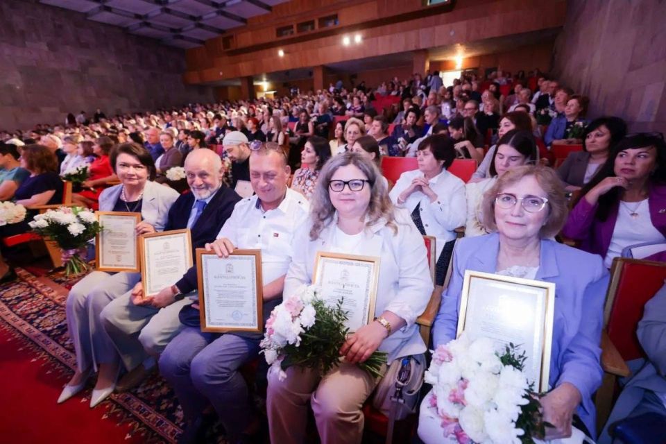 Григорий Артамонов: Наступающий День медицинского работника – прекрасный повод сказать спасибо людям, которые ежедневно стоят на страже нашего здоровья, борются за жизнь каждого пациента и отдают профессии все силы Григорий Артамонов: Наступающий День медицинского работника – прекрасный повод сказать спасибо людям, которые ежедневно стоят на страже нашего здоровья, борются за жизнь каждого пациента и отдают профессии все силы