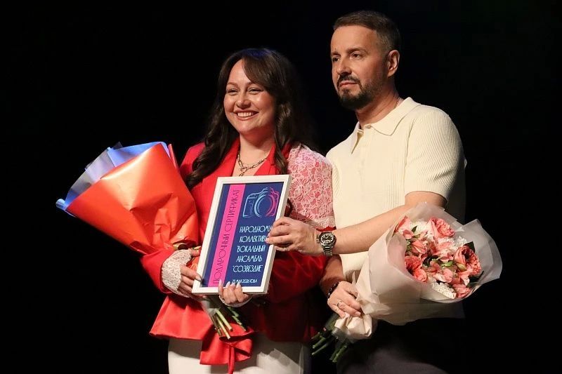 На сцене Дворца культуры «Юбилейный» состоялась программа «Праздник из детства», посвященная 25-летию Народного коллектива «Вокальный ансамбль «Созвездие» На сцене Дворца культуры «Юбилейный» состоялась программа «Праздник из детства», посвященная 25-летию Народного коллектива «Вокальный ансамбль «Созвездие»