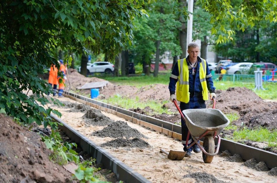 В Подольске продолжаем обустраивать народные тропы — сейчас работы идут сразу на трех локациях В Подольске продолжаем обустраивать народные тропы — сейчас работы идут сразу на трех локациях