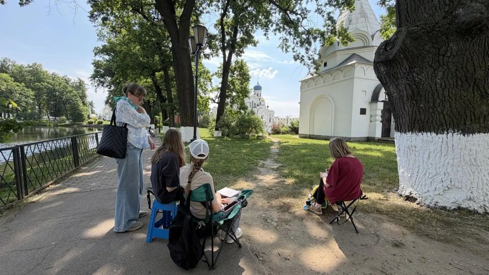 В Детской школе искусств Дзержинского стартовали традиционные летние пленэры В Детской школе искусств Дзержинского стартовали традиционные летние пленэры