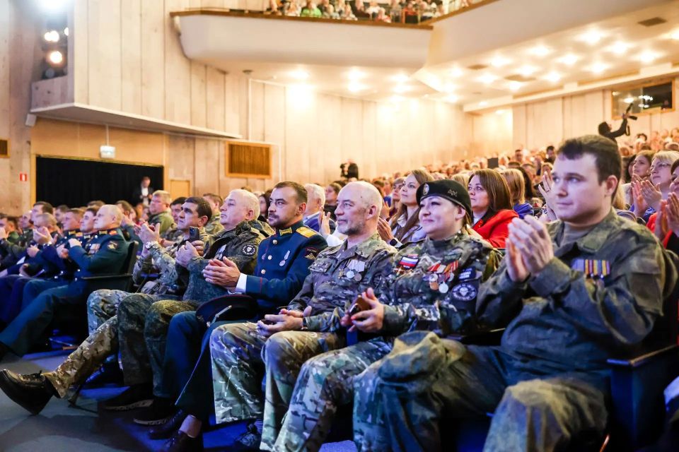 Дмитрий Волков: В нашем ДК «Подмосковье» вместе с депутатом Государственной Думы РФ Сергеем Владимировичем Колуновым, депутатами Мособлдумы, главами соседних округов, однопартийцами принял участие в окружном форуме Партии... Дмитрий Волков: В нашем ДК «Подмосковье» вместе с депутатом Государственной Думы РФ Сергеем Владимировичем Колуновым, депутатами Мособлдумы, главами соседних округов, однопартийцами принял участие в окружном форуме Партии...