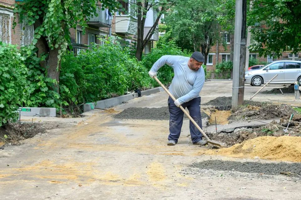 В Подольске работы по комплексному благоустройству территорий проводят на нескольких адресах В Подольске работы по комплексному благоустройству территорий проводят на нескольких адресах