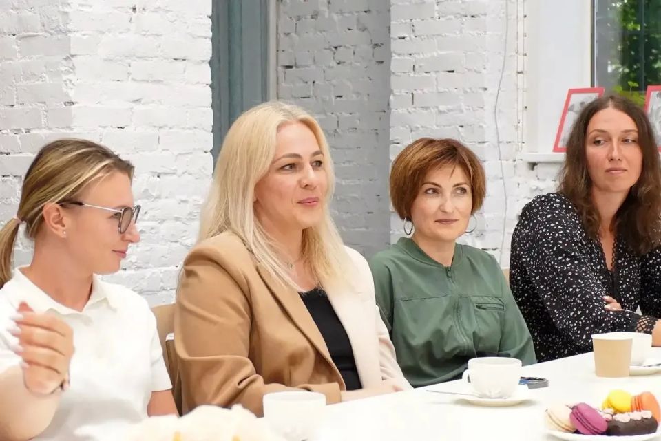 Активистки партийного проекта «Женское движение Единой России» обсудили дальнейшие планы развития с депутатом Государственной Думы Сергеем Пахомовым Активистки партийного проекта «Женское движение Единой России» обсудили дальнейшие планы развития с депутатом Государственной Думы Сергеем Пахомовым