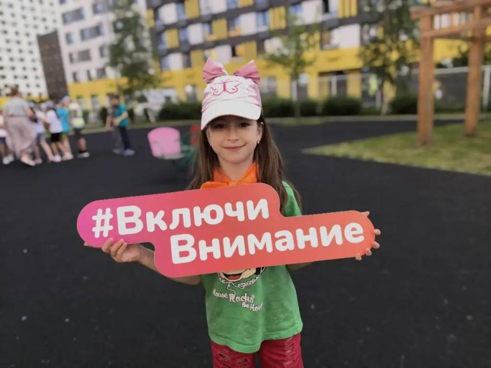 Летние школьные лагеря — время самостоятельных походов в школу и прогулок, а значит дети часто переходят дорогу и ездят на велосипедах Летние школьные лагеря — время самостоятельных походов в школу и прогулок, а значит дети часто переходят дорогу и ездят на велосипедах