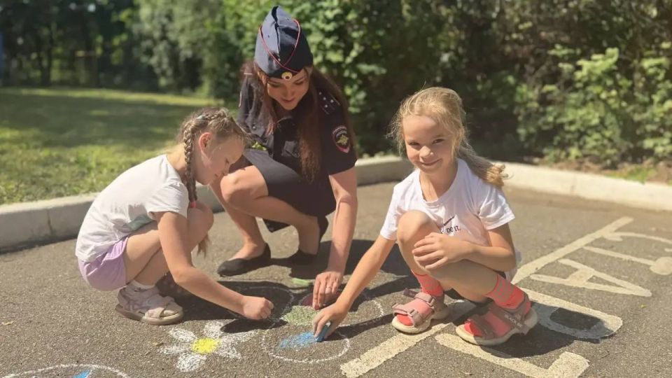 В Можайске автоинспекторы организовали яркое мероприятие для воспитанников местного детского сада В Можайске автоинспекторы организовали яркое мероприятие для воспитанников местного детского сада