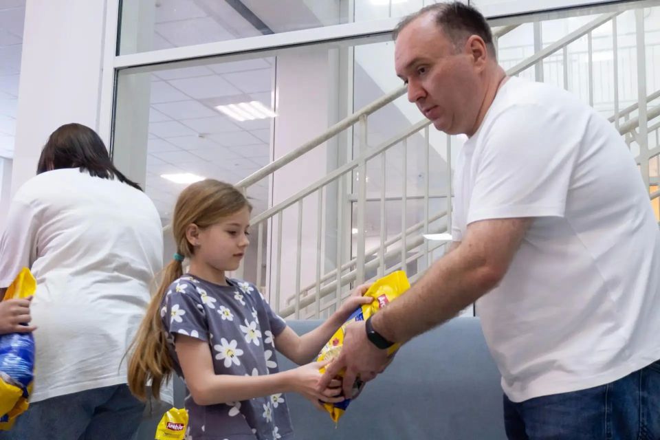 Волонтеры из Люберец передали домашнему приюту в Малаховке корма для животных Волонтеры из Люберец передали домашнему приюту в Малаховке корма для животных