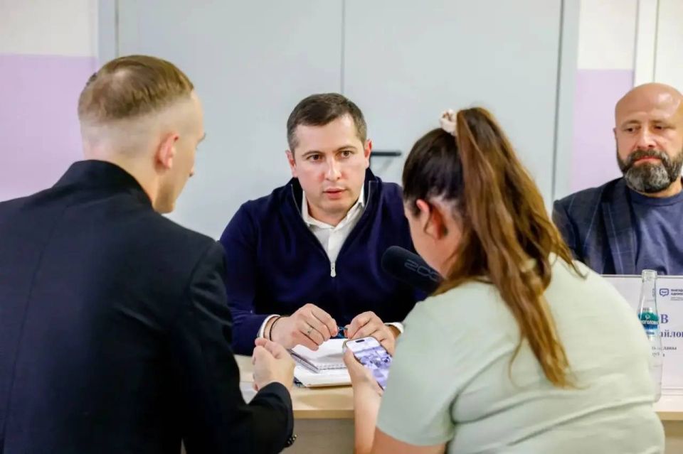 В Лопатинской школе прошла традиционная встреча с жителями в формате «выездной администрации» В Лопатинской школе прошла традиционная встреча с жителями в формате «выездной администрации»