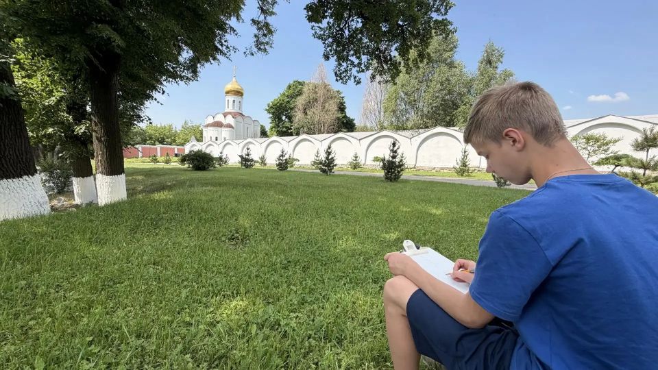 В Детской школе искусств Дзержинского стартовали традиционные летние пленэры В Детской школе искусств Дзержинского стартовали традиционные летние пленэры