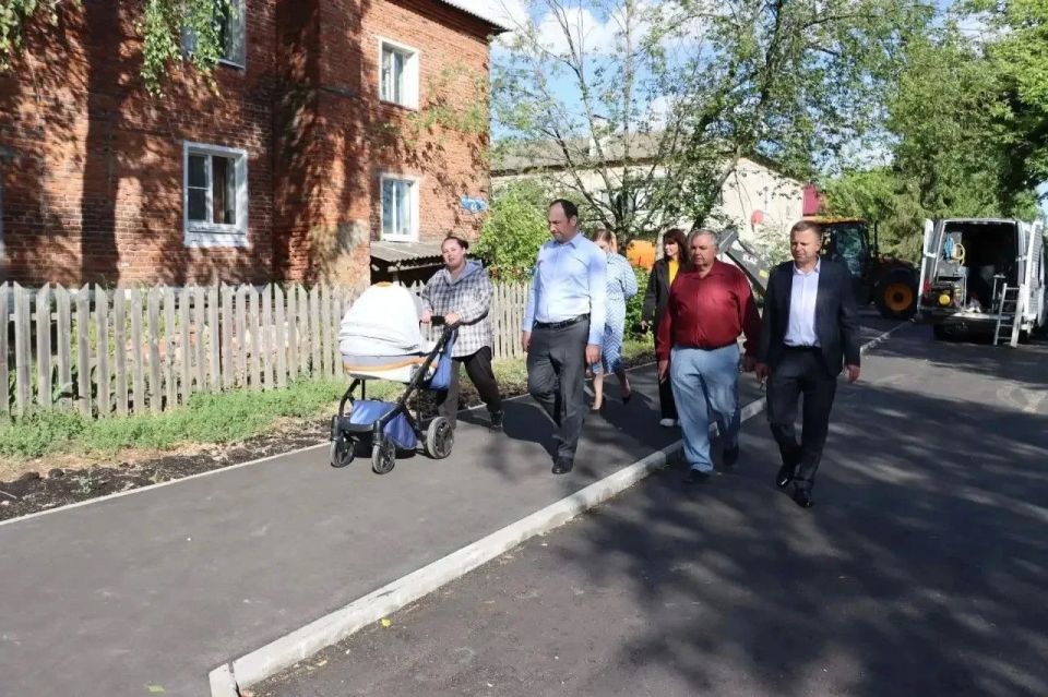 Народная программа работает: в Городище обновили придомовые территории Народная программа работает: в Городище обновили придомовые территории
