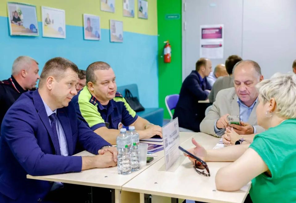 В Лопатинской школе прошла традиционная встреча с жителями в формате «выездной администрации» В Лопатинской школе прошла традиционная встреча с жителями в формате «выездной администрации»