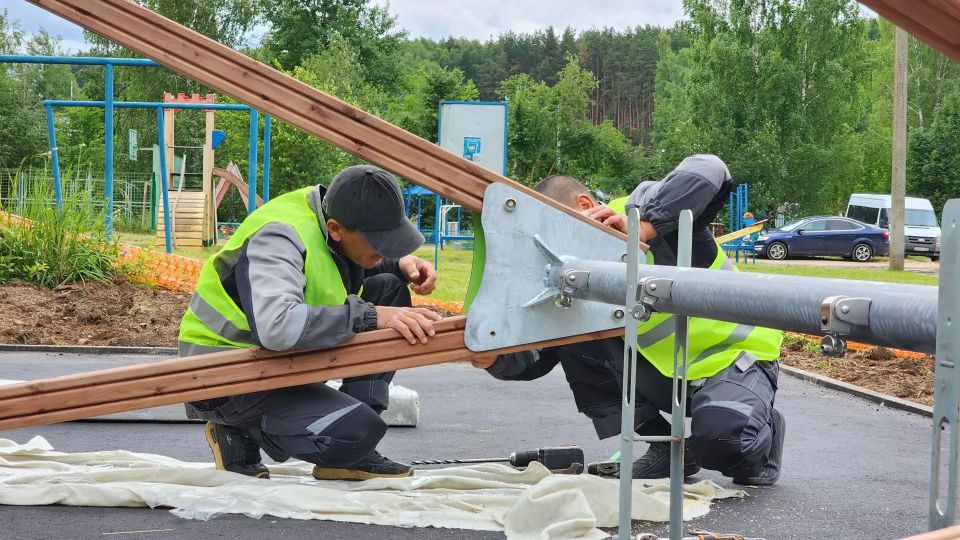 В микрорайоне Внуковский продолжается комплексное благоустройство территории В микрорайоне Внуковский продолжается комплексное благоустройство территории