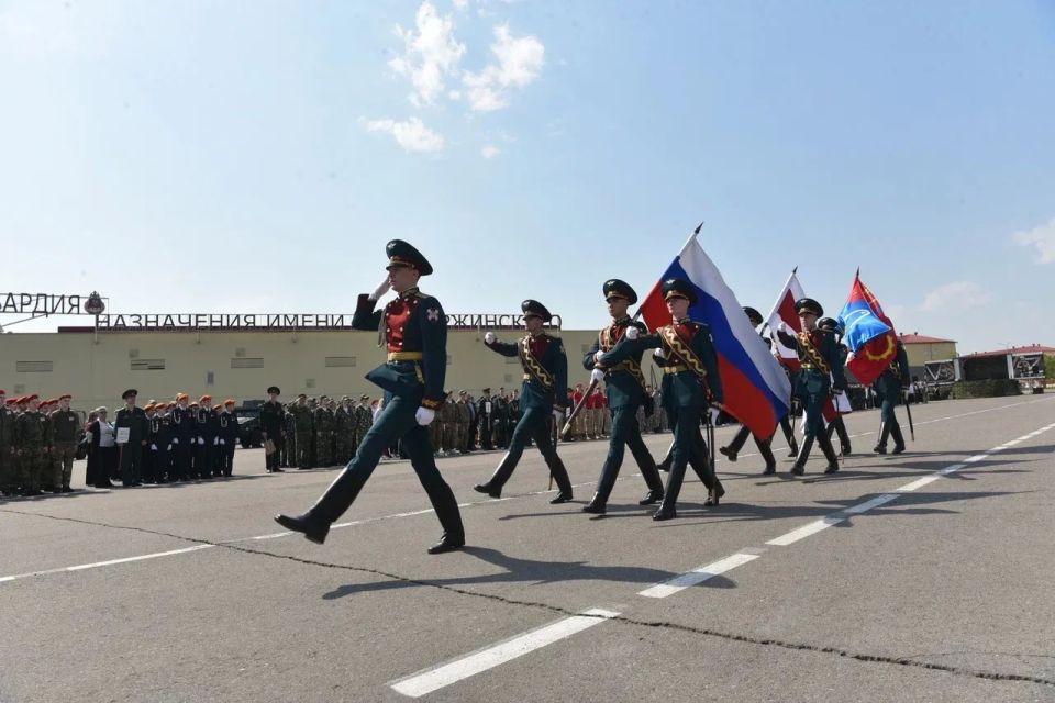 Сергей Юров: Поздравляю военнослужащих, ветеранов и членов семей Отдельной дивизии оперативного назначения имени Ф.Э. Дзержинского с 102-й годовщиной со дня образования прославленного соединения Сергей Юров: Поздравляю военнослужащих, ветеранов и членов семей Отдельной дивизии оперативного назначения имени Ф.Э. Дзержинского с 102-й годовщиной со дня образования прославленного соединения