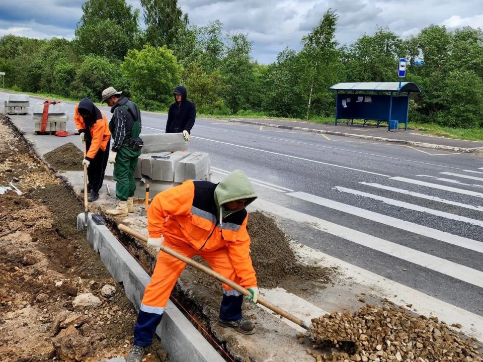 Больше 100 новых тротуаров по нацпроекту #ИДЖ появятся в этом году на региональных дорогах Подмосковья