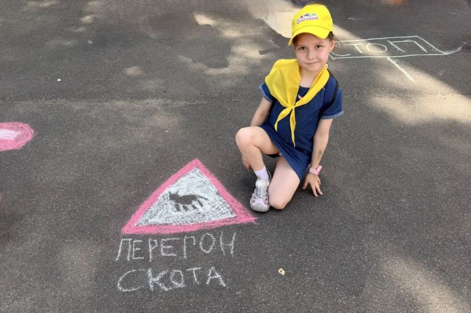 Сотрудники Госавтоинспекции провели занятия с ребятами на базе летнего лагеря в школе № 32 Сотрудники Госавтоинспекции провели занятия с ребятами на базе летнего лагеря в школе № 32