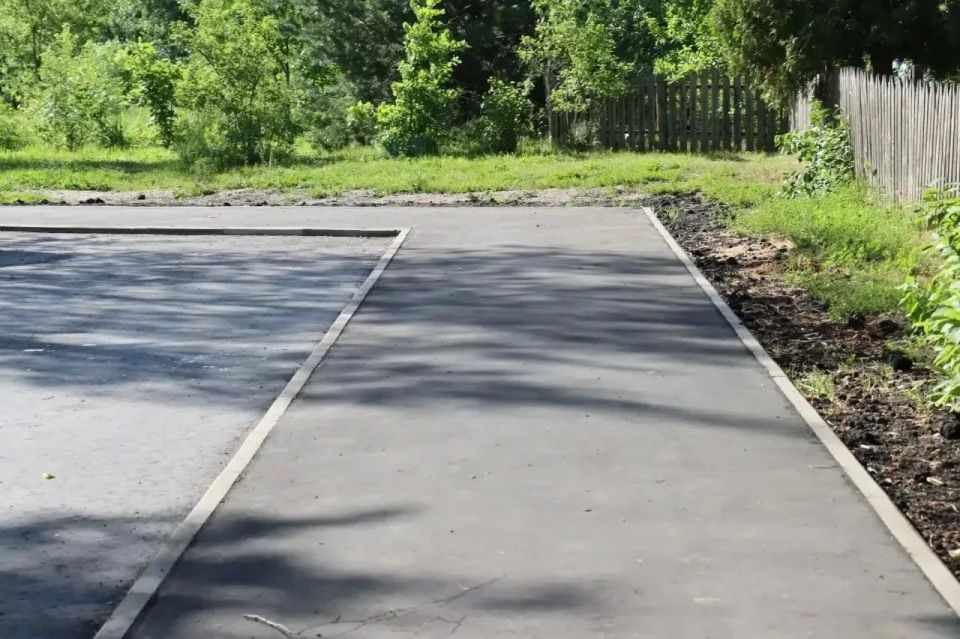 Народная программа работает: в Городище обновили придомовые территории Народная программа работает: в Городище обновили придомовые территории