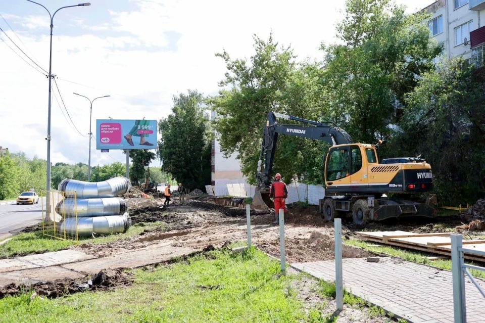 Михаил Собакин: В ходе очередного обхода проконтролировал содержание внутридворовых территорий и общественных пространств, а также осмотрел ход работ по реконструкции участков теплотрассы Михаил Собакин: В ходе очередного обхода проконтролировал содержание внутридворовых территорий и общественных пространств, а также осмотрел ход работ по реконструкции участков теплотрассы
