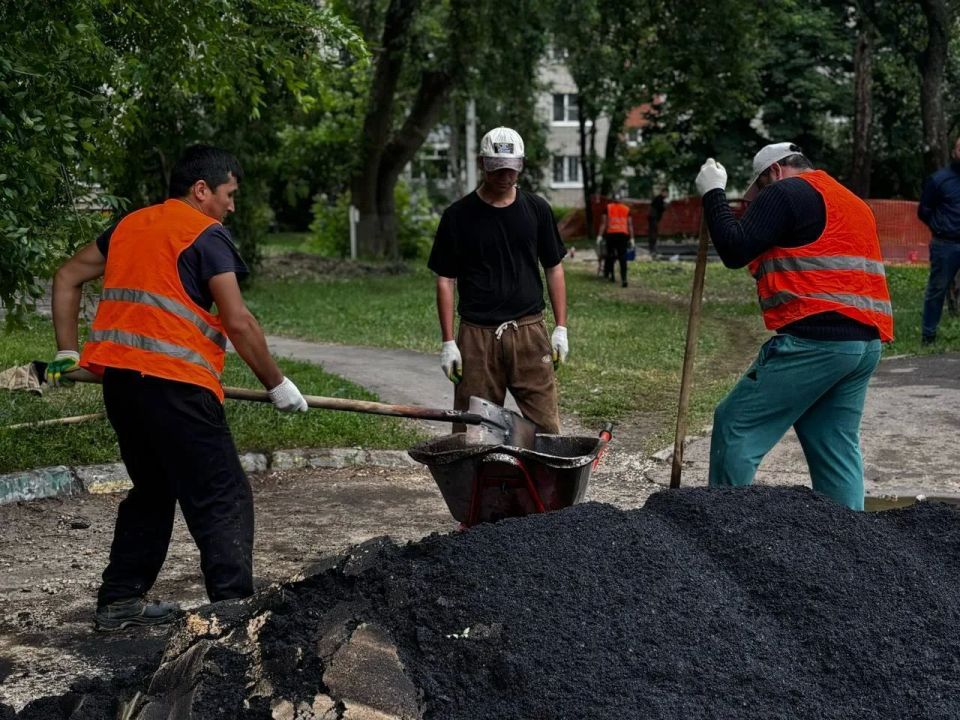 В Подольске продолжаются работы по обновлению детских игровых площадок В Подольске продолжаются работы по обновлению детских игровых площадок