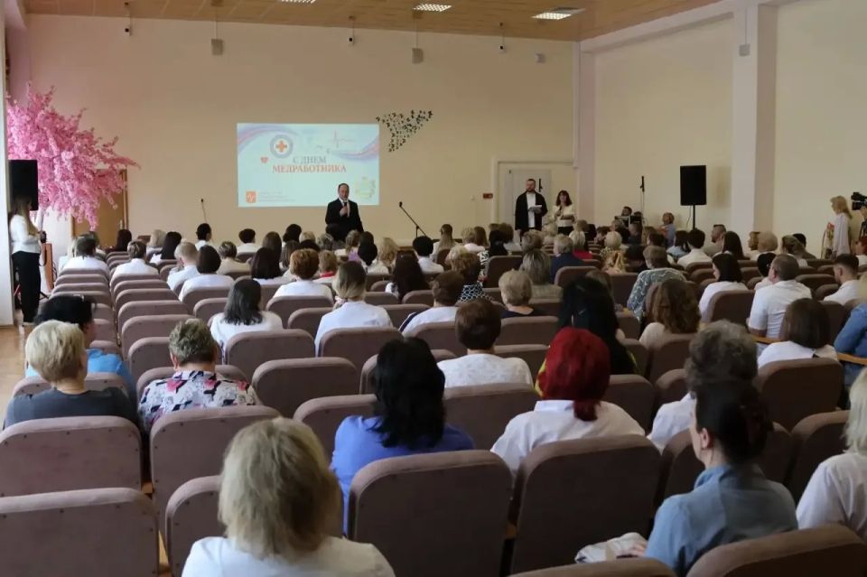 Сергей Мужальских: Поздравил медицинских работников Ступинской клинической больницы с профессиональным праздником — Днём медицинского работника