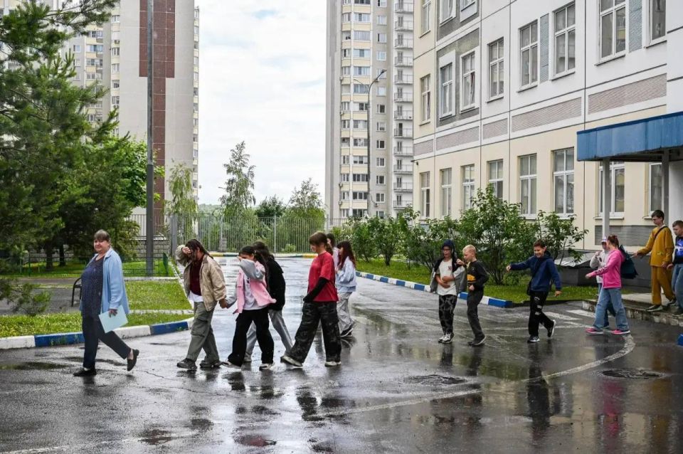 В Видновской школе №10 Ленинского округа состоялась плановая тренировочная эвакуация, направленная на отработку действий учащихся и персонала при возникновении пожара и иных чрезвычайных ситуаций В Видновской школе №10 Ленинского округа состоялась плановая тренировочная эвакуация, направленная на отработку действий учащихся и персонала при возникновении пожара и иных чрезвычайных ситуаций