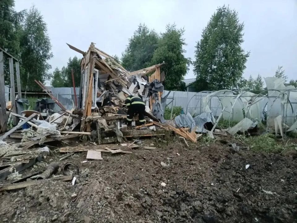 Беспилотник попал в жилую многоэтажку в подмосковном Жуковском Беспилотник попал в жилую многоэтажку в подмосковном Жуковском