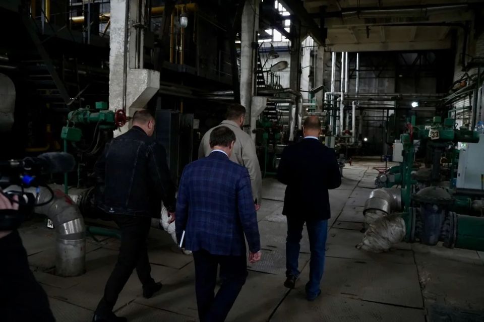 Михаил Собакин: Выехал на котельную № 2В. Это второй ключевой объект, который обеспечивает теплом и горячей водой жителей нескольких микрорайонов города Михаил Собакин: Выехал на котельную № 2В. Это второй ключевой объект, который обеспечивает теплом и горячей водой жителей нескольких микрорайонов города