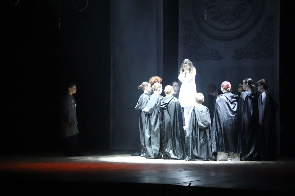 Во Дворце культуры «Россия» показали премьерный спектакль по мотивам произведения Евгения Шварца Во Дворце культуры «Россия» показали премьерный спектакль по мотивам произведения Евгения Шварца