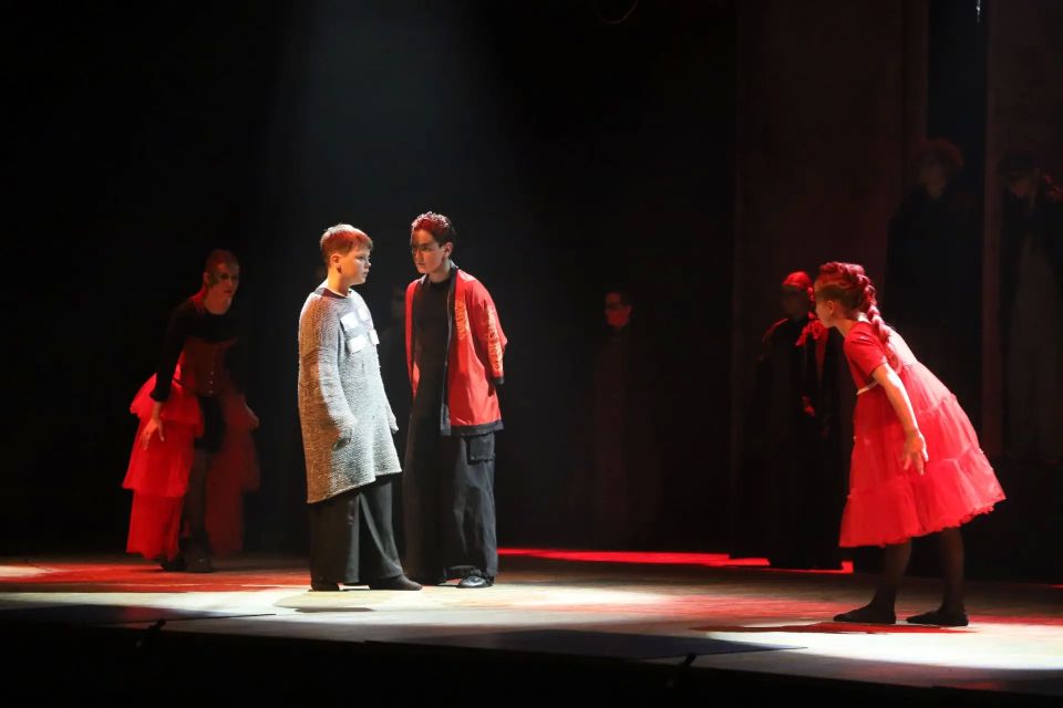 Во Дворце культуры «Россия» показали премьерный спектакль по мотивам произведения Евгения Шварца Во Дворце культуры «Россия» показали премьерный спектакль по мотивам произведения Евгения Шварца