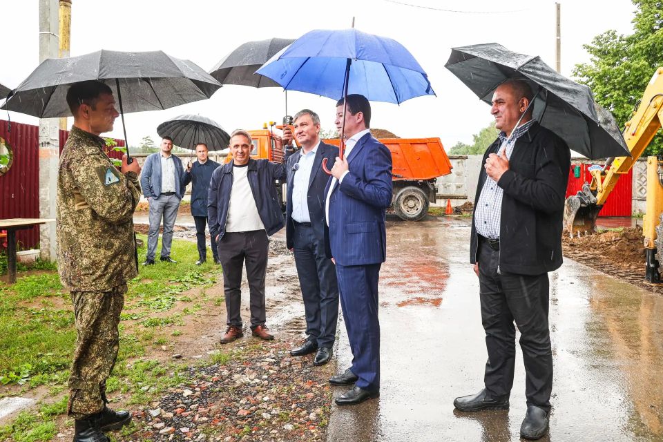 Глава Раменского округа проверил участок дороги, где завершается ремонт покрытия Глава Раменского округа проверил участок дороги, где завершается ремонт покрытия