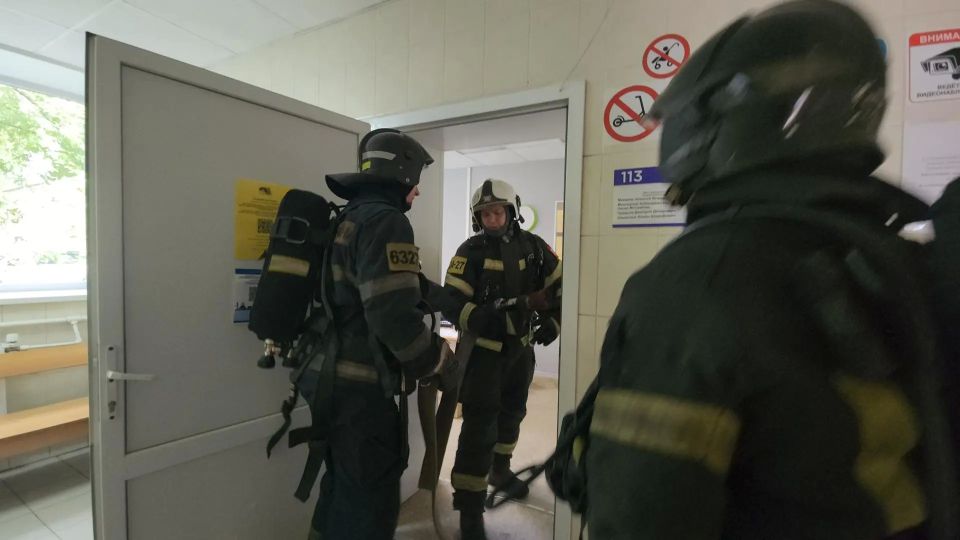 Масштабную противопожарную тренировку провели в Центральной поликлинике Люберец Масштабную противопожарную тренировку провели в Центральной поликлинике Люберец