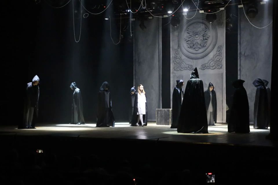 Во Дворце культуры «Россия» показали премьерный спектакль по мотивам произведения Евгения Шварца Во Дворце культуры «Россия» показали премьерный спектакль по мотивам произведения Евгения Шварца