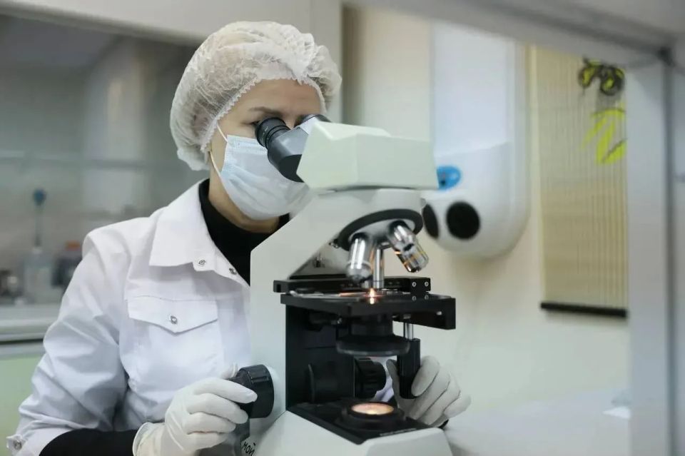 Жители Подмосковья старше 45 лет могут бесплатно пройти скрининг на колоректальный рак — один из самых коварных видов рака, который долгое время может никак себя не проявлять
