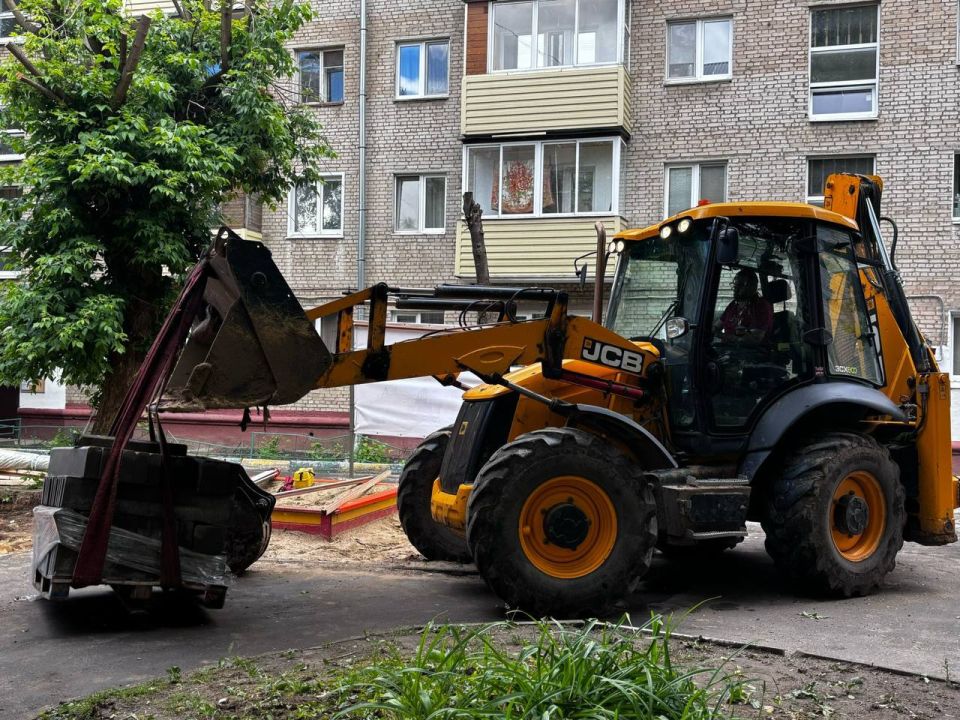 В Подольске продолжаются работы по обновлению детских игровых площадок В Подольске продолжаются работы по обновлению детских игровых площадок