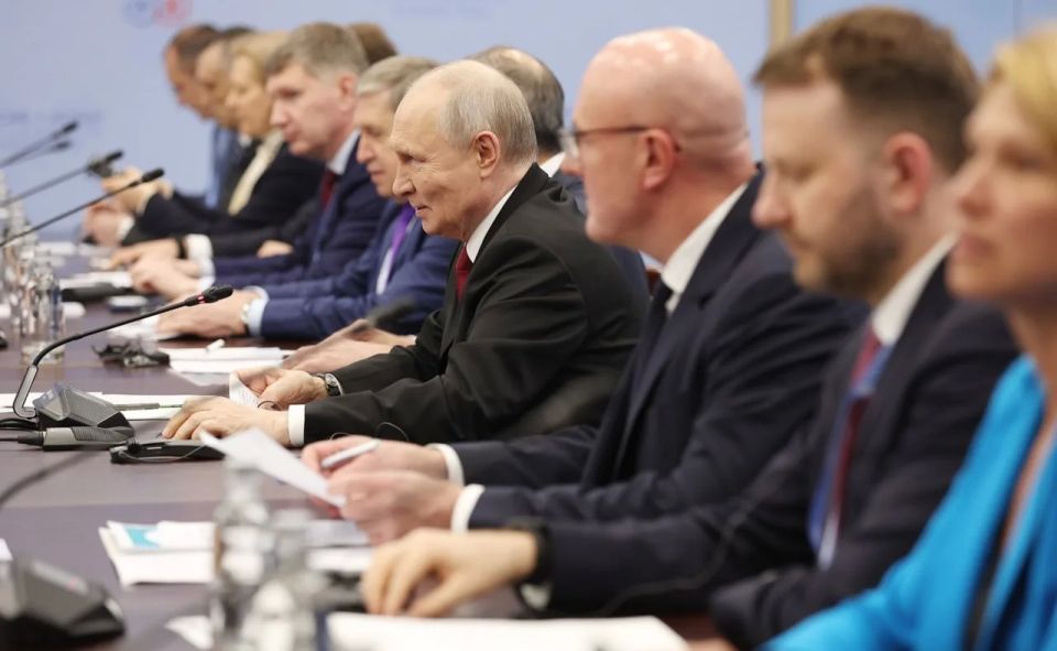 18 июня Президент России В.В.Путина провёл встречу с Премьер-министром Таиланда Анутином Чанвиракуном «на полях» саммита #РоссияАСЕАН (Казань, 18 июня 2026 года) 18 июня Президент России В.В.Путина провёл встречу с Премьер-министром Таиланда Анутином Чанвиракуном «на полях» саммита #РоссияАСЕАН (Казань, 18 июня 2026 года)