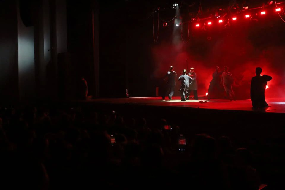 Во Дворце культуры «Россия» показали премьерный спектакль по мотивам произведения Евгения Шварца Во Дворце культуры «Россия» показали премьерный спектакль по мотивам произведения Евгения Шварца
