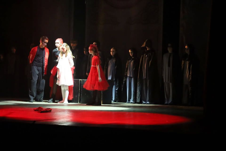 Во Дворце культуры «Россия» показали премьерный спектакль по мотивам произведения Евгения Шварца Во Дворце культуры «Россия» показали премьерный спектакль по мотивам произведения Евгения Шварца