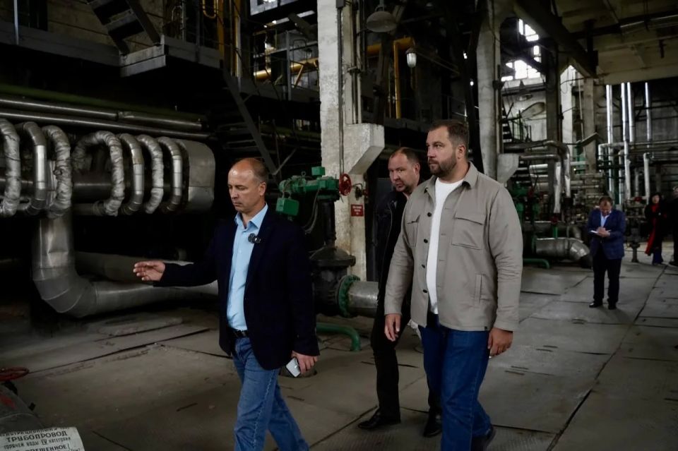 Михаил Собакин: Выехал на котельную № 2В. Это второй ключевой объект, который обеспечивает теплом и горячей водой жителей нескольких микрорайонов города Михаил Собакин: Выехал на котельную № 2В. Это второй ключевой объект, который обеспечивает теплом и горячей водой жителей нескольких микрорайонов города