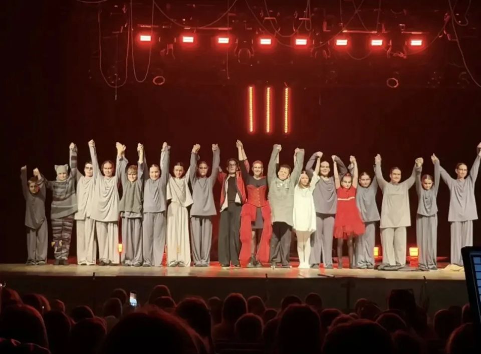 Во Дворце культуры «Россия» прошла премьера современной постановки «Дракон» по мотивам произведения Евгения Шварца Во Дворце культуры «Россия» прошла премьера современной постановки «Дракон» по мотивам произведения Евгения Шварца