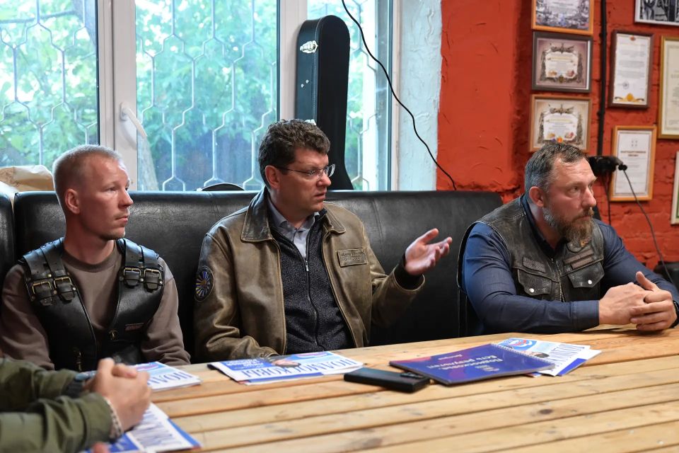 Дмитровские байкеры учат молодёжь спасать жизни и управлять дронами Дмитровские байкеры учат молодёжь спасать жизни и управлять дронами